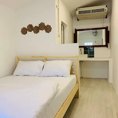 Fundee At Siam Hostel (Adults Only)